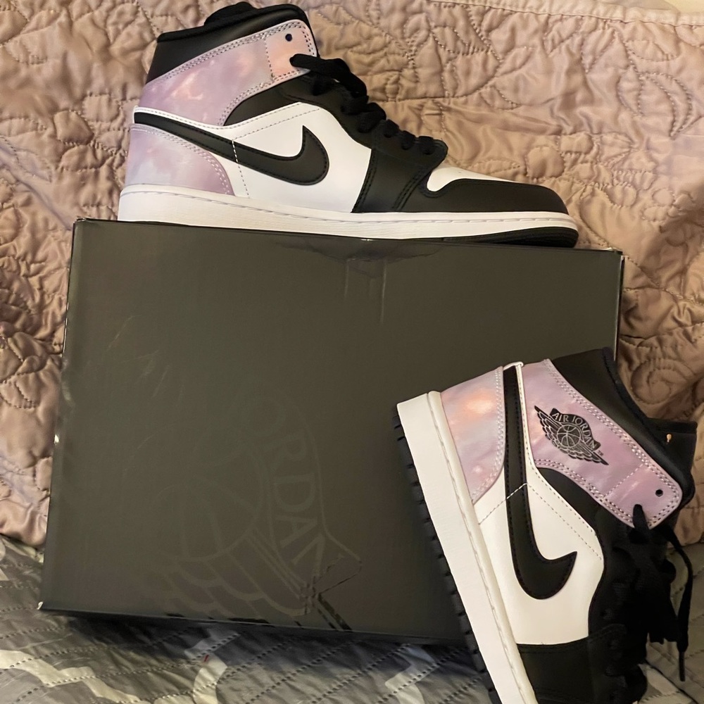 Nice sneakers specially if you a sneak head